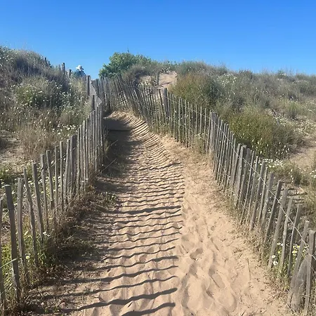 With Garden Direct Access To Beach,parking Free Daire