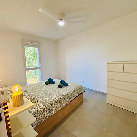 With Garden Direct Access To Beach,parking Free