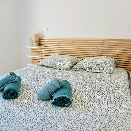 With Garden Direct Access To Beach,parking Free * Vias