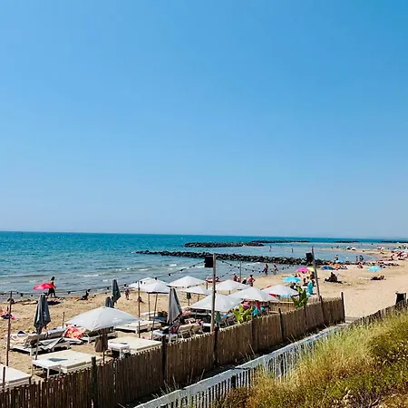 With Garden Direct Access To Beach,parking Free * Vias