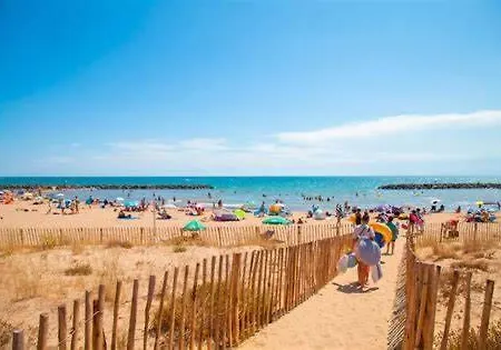 With Garden Direct Access To Beach,parking Free Vias