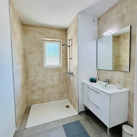 With Garden Direct Access To Beach,parking Free * Vias