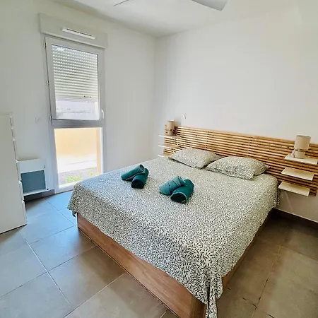 With Garden Direct Access To Beach,parking Free Apartment Vias