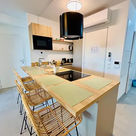 With Garden Direct Access To Beach,parking Free Apartment Vias