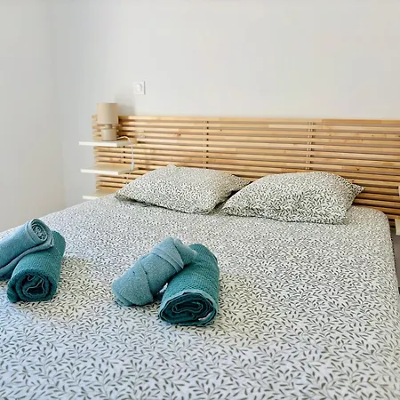 With Garden Direct Access To Beach,parking Free * Vias