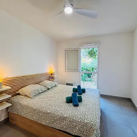 With Garden Direct Access To Beach,parking Free * Vias