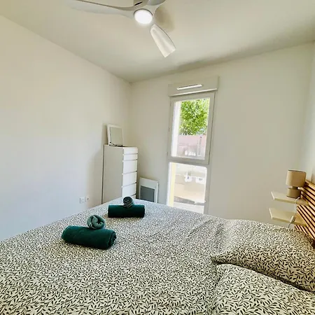 Apartment With Garden Direct Access To Beach,parking Free Vias