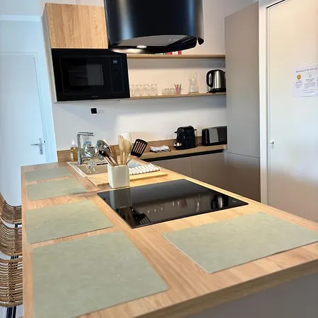 With Garden Direct Access To Beach,parking Free