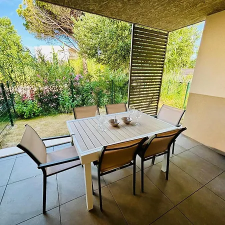 With Garden Direct Access To Beach,parking Free Apartment Vias