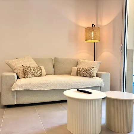 With Garden Direct Access To Beach,parking Free