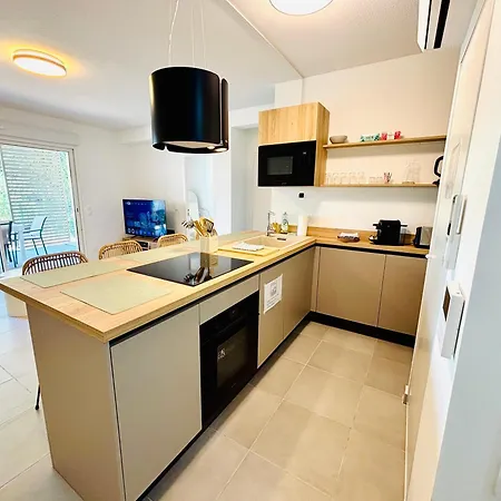 With Garden Direct Access To Beach,parking Free Vias