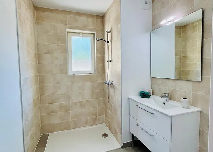 With Garden Direct Access To Beach,parking Free * Vias