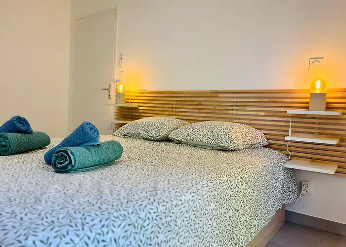 Apartment With Garden Direct Access To Beach,parking Free *