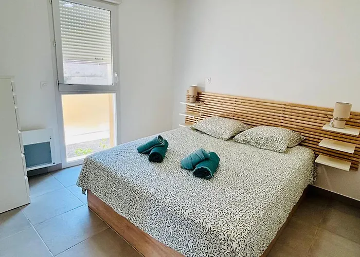 With Garden Direct Access To Beach,parking Free Apartment Vias