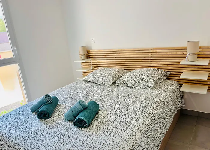 With Garden Direct Access To Beach,parking Free * Vias