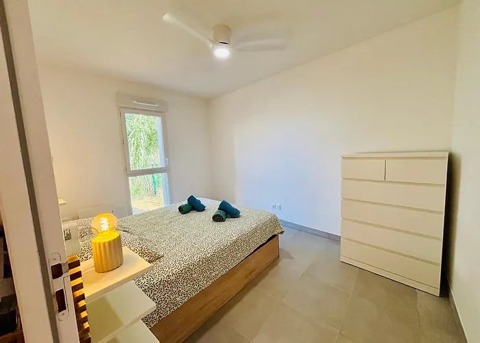 With Garden Direct Access To Beach,parking Free