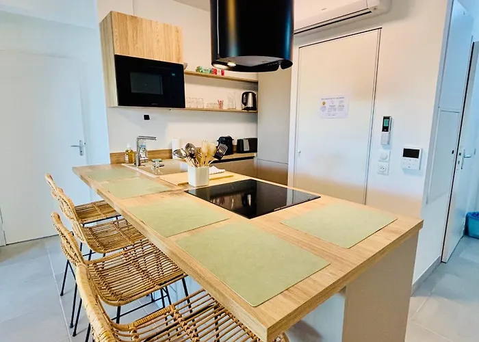 With Garden Direct Access To Beach,parking Free Apartment Vias