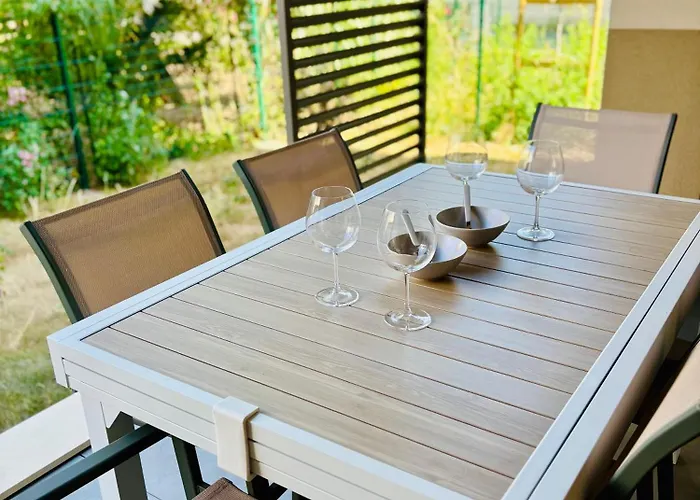 With Garden Direct Access To Beach,parking Free Vias