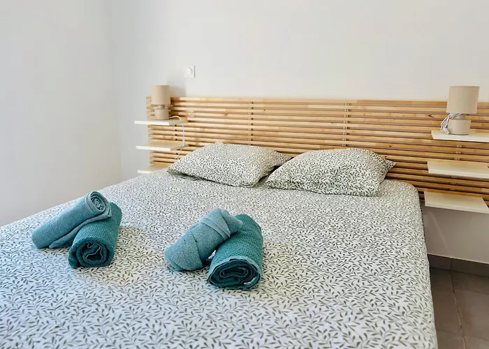 With Garden Direct Access To Beach,parking Free * Vias