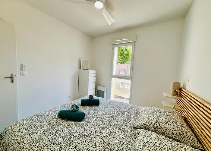 Apartment With Garden Direct Access To Beach,parking Free Vias