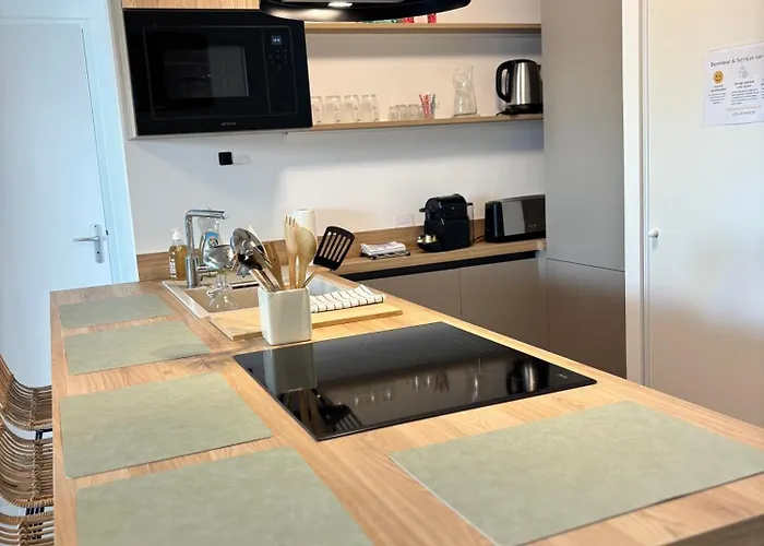 With Garden Direct Access To Beach,parking Free